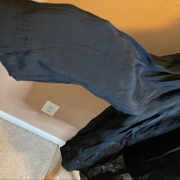 Catherine’s black and gold embroidered top - Picture 4 of 8